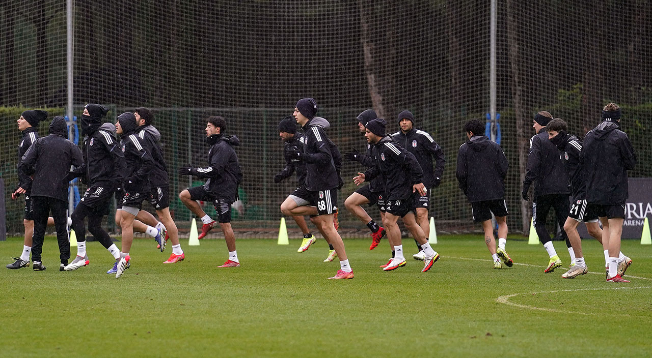 Beşiktaş'a kötü haber: Ghezzal kamptan ayrıldı