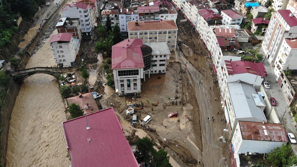Giresun'un Dereli ilçesinde selin ortaya çıkardığı tablo havadan görüntülendi