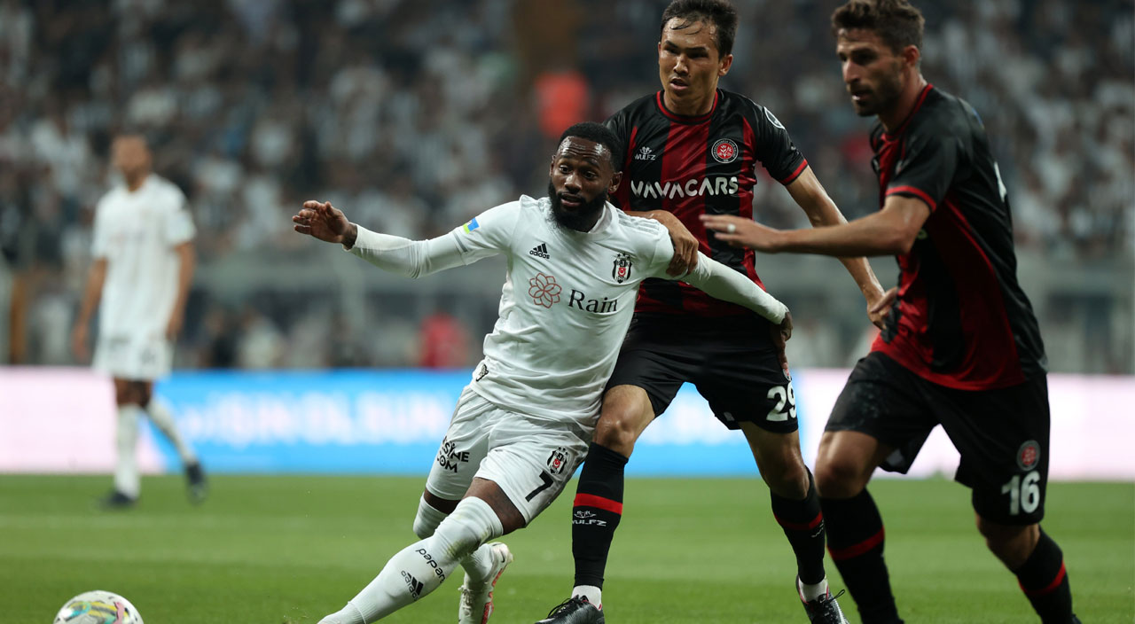 Beşiktaş'ta Cenk Tosun krizi! Maçtan sonra yaptığı hareket tepki çekti... Beşiktaş'ta Cenk Tosun krizi! Maçtan sonra yaptığı hareket tepki çekti...