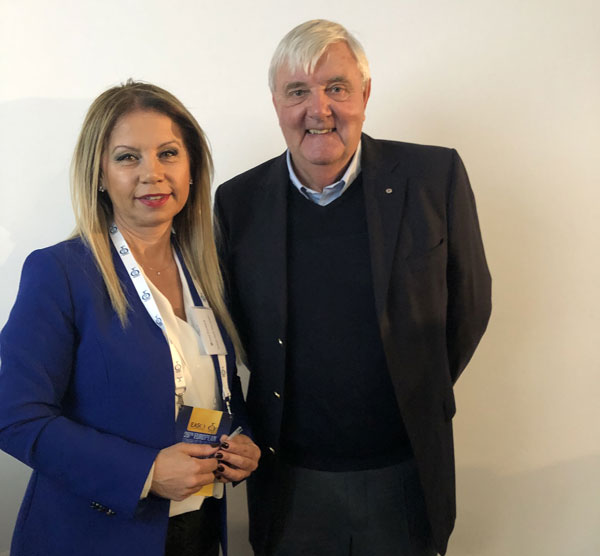 Obezsen yalnızsın! Obezsen yalnızsın!