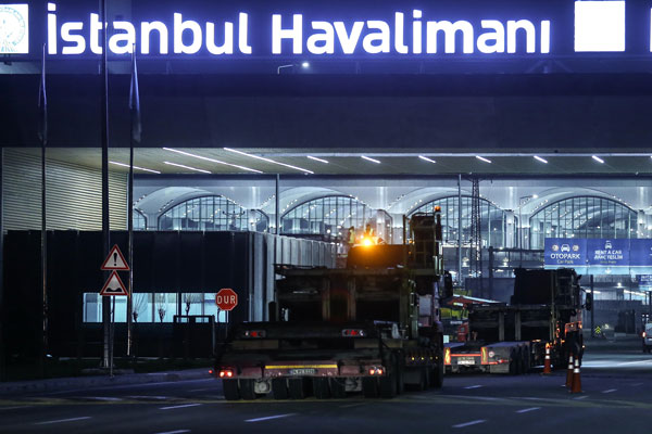 Atatürk Havalimanı'nda taşınma işlemi başladı