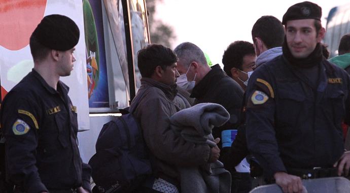 Midilli'den Dikili'ye ilk gemi geldi! Midilli'den Dikili'ye ilk gemi geldi!