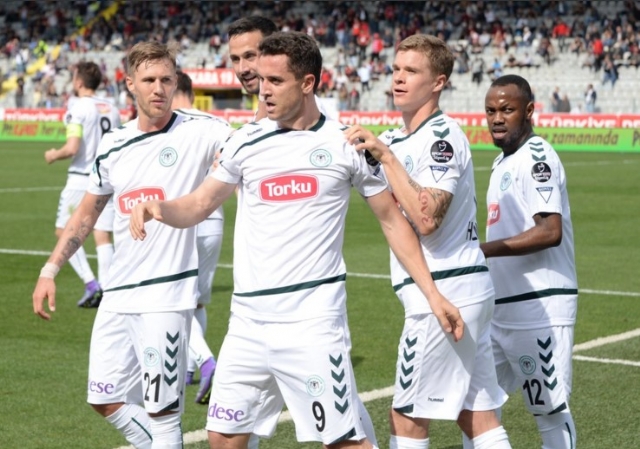 Golü attı, Türk polisine sarıldı