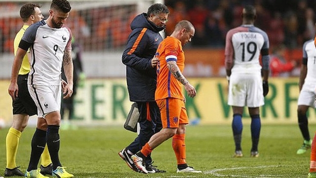 Sneijder'i üzdüler! Gol düellosu Fransa'nın Sneijder'i üzdüler! Gol düellosu Fransa'nın