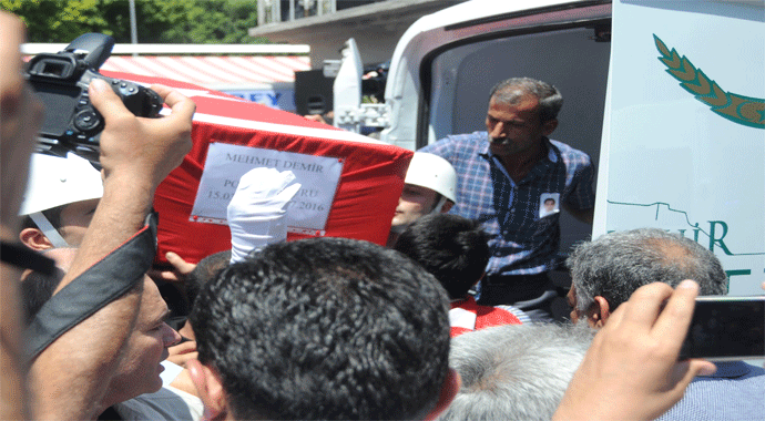 Ankara Gölbaşı'nda şehit olan polis, göz yaşlarıyla uğurlandı