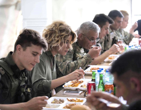 Gülben Ergen'i üzerindeki gömlek ele verdi