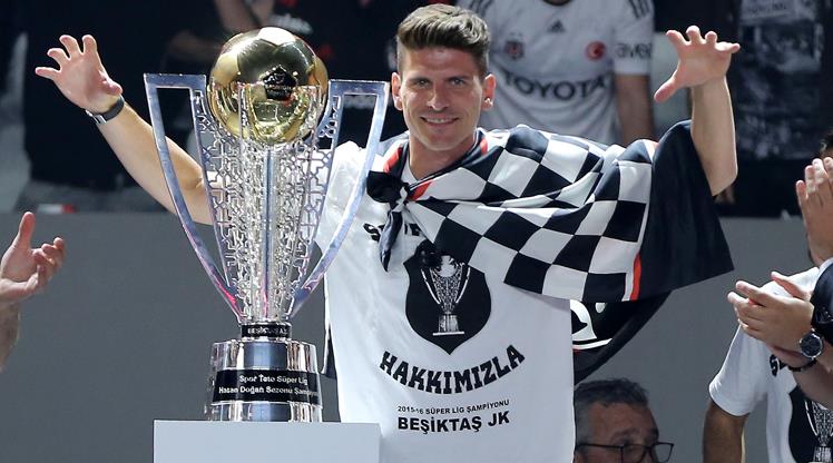 Mario Gomez'li Wolfsburg ligde kaldı