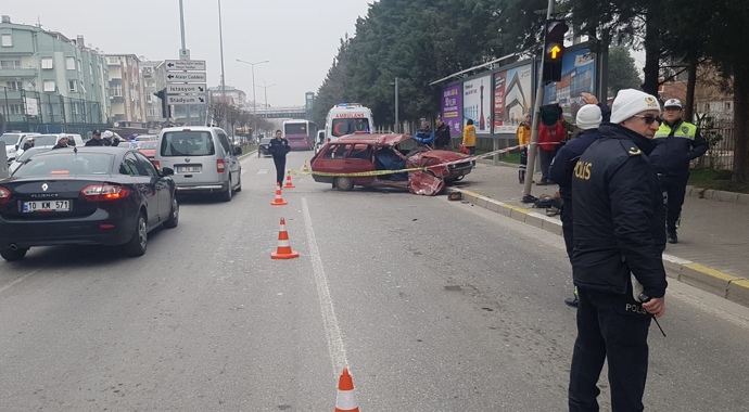 Balıkesir'de otobüs ile otomobil çarpıştı: 1 ölü