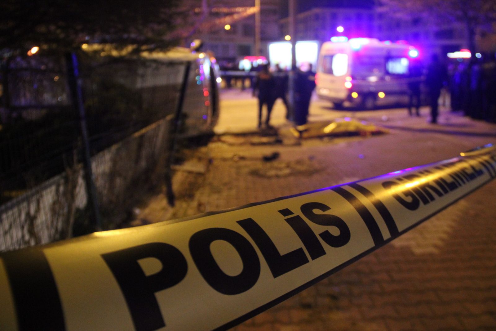 Göreve giden polis aracı ile otomobil çarpıştı: 1 şehit, 4 yaralı