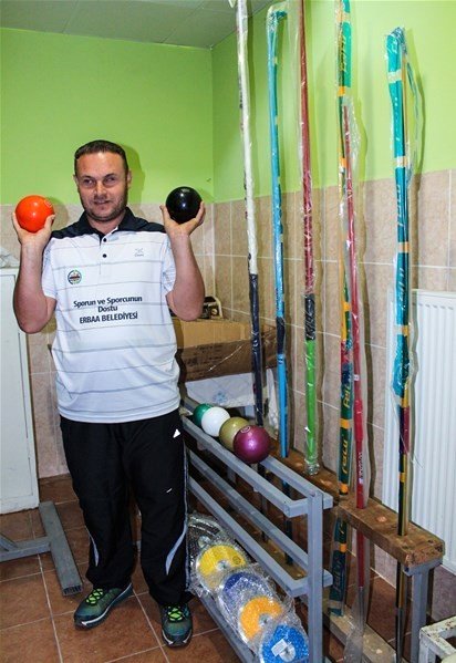 Görme engelli Türkiye Şampiyonu Milli Atlete malzeme desteği
