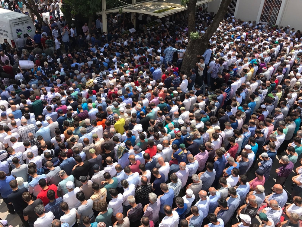 Cenaze namazında gözyaşları sel oldu