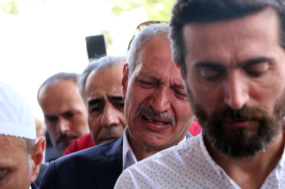 Cenaze namazında gözyaşları sel oldu