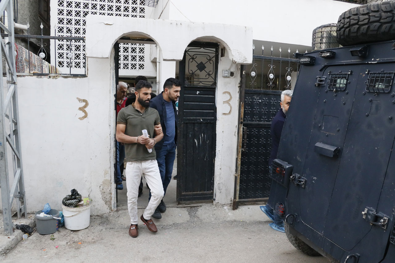 Adana'da DEAŞ'a eş zamanlı şafak oeprasyonu Adana'da DEAŞ'a eş zamanlı şafak oeprasyonu