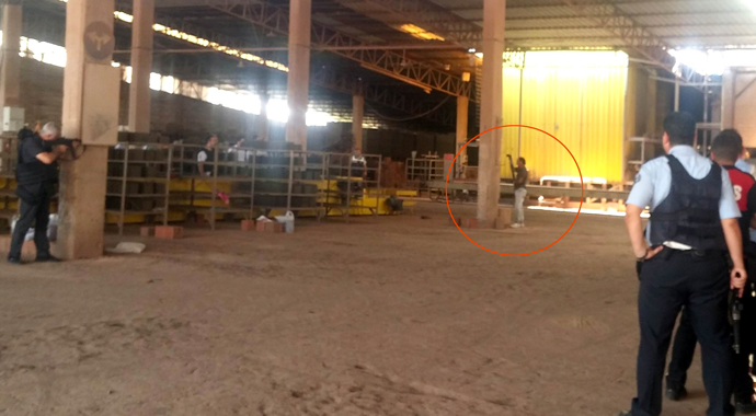 Pompalı tüfek ile vurdu, teslim olmamak için 1.5 saat direndi