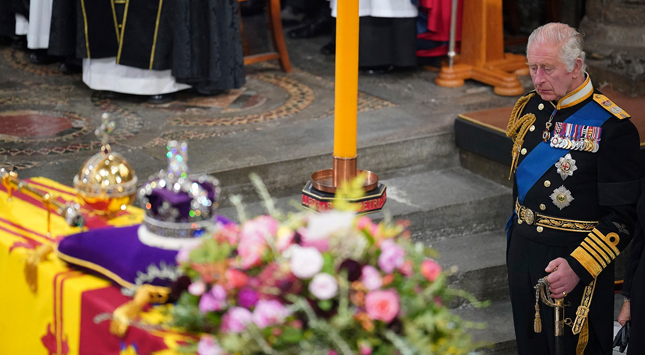 Kraliçe 2. Elizabeth'in tabutuna bırakılan notun sırrı çözüldü!