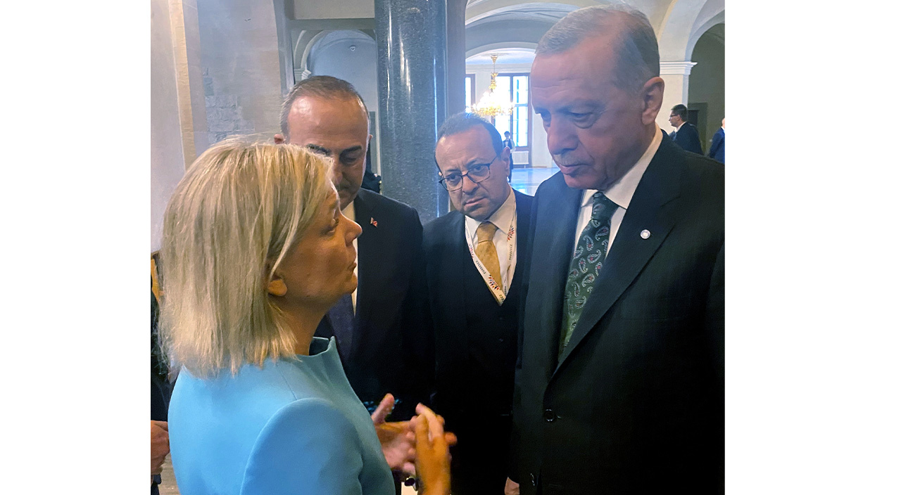Prag'da peş peşe kritik temaslar! Cumhurbaşkanı Erdoğan liderlerle görüştü Prag'da peş peşe kritik temaslar! Cumhurbaşkanı Erdoğan liderlerle görüştü