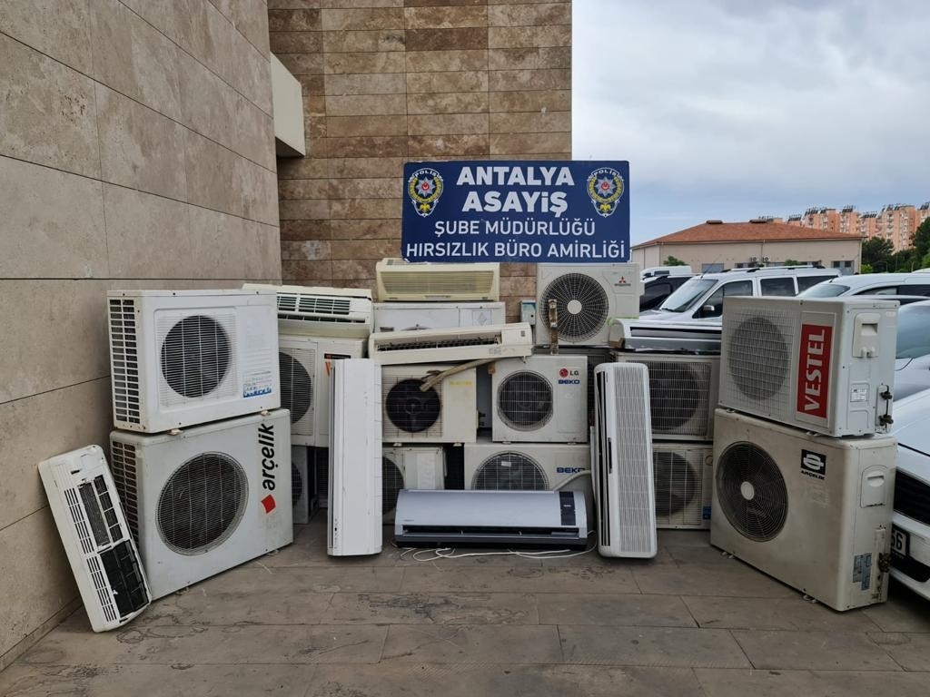 Pişkin hırsız gazetecilere seslendi: Çek çek Antalya yakışıklı görsün