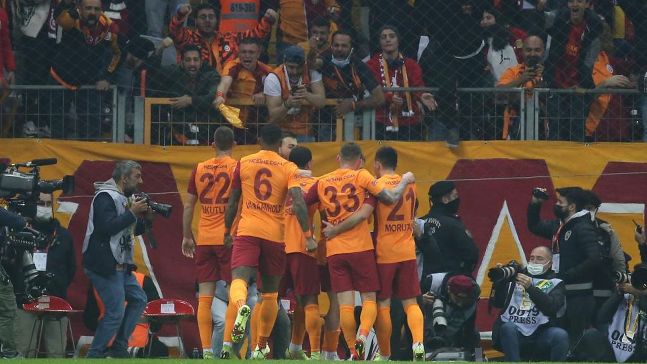 Galatasaray evinde yıkıldı: Derbinin kazananı Fenerbahçe