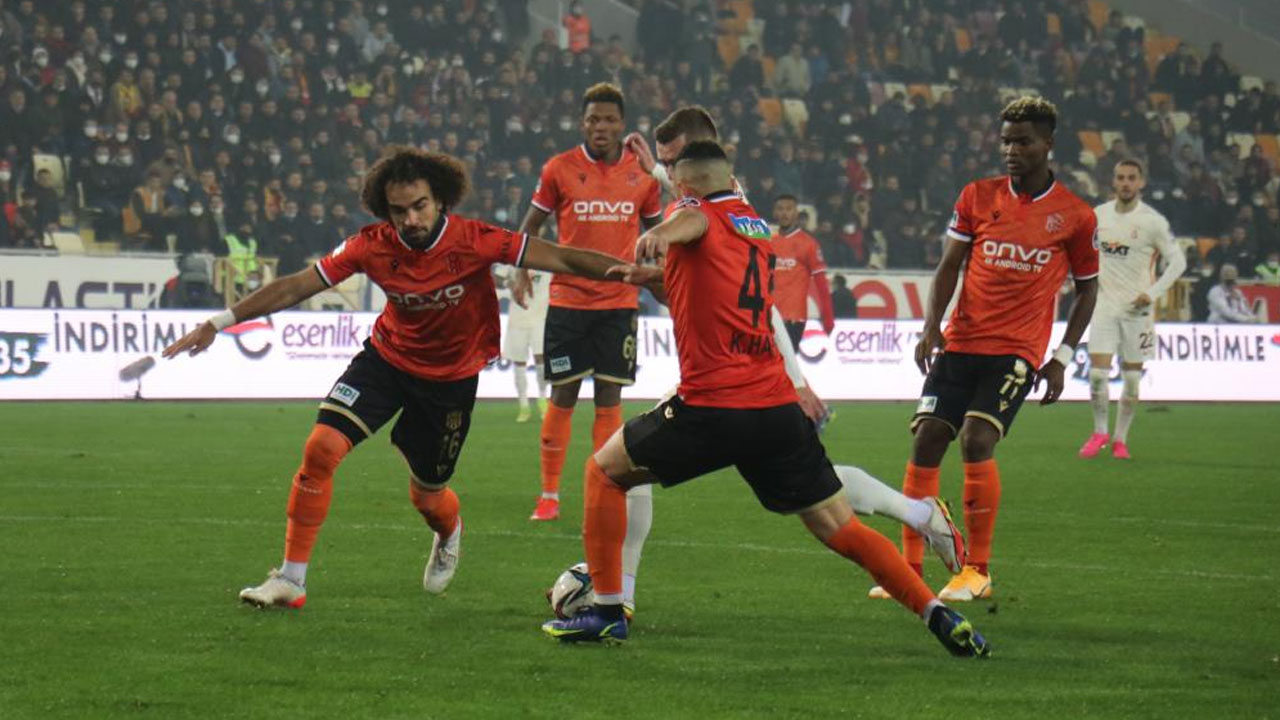 Galatasaray deplasmandan 1 puanla döndü: Aslan kan kaybetmeye devam ediyor