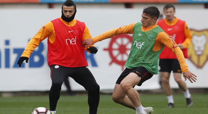 Galatasaray yağmur altında derbi çalışmalarını sürdürdü