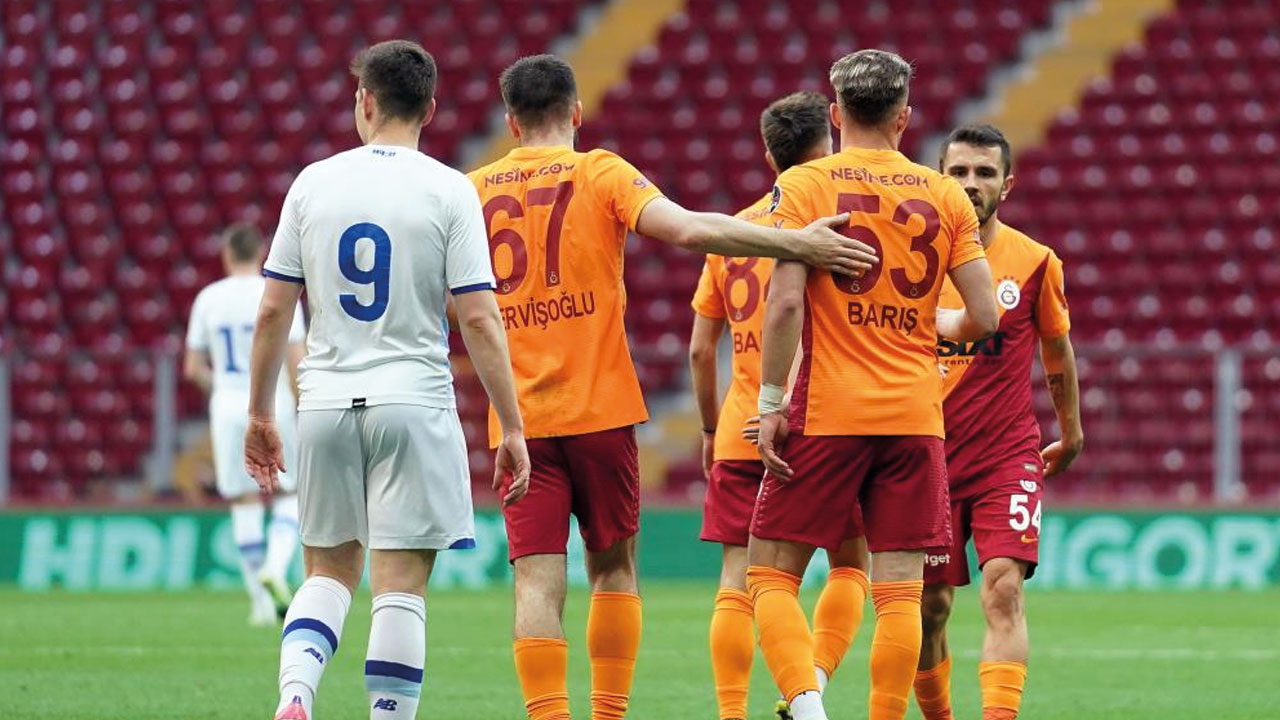 Barış için sahaya çıktılar: Galatasaray kaybetti, dostluk kazandı