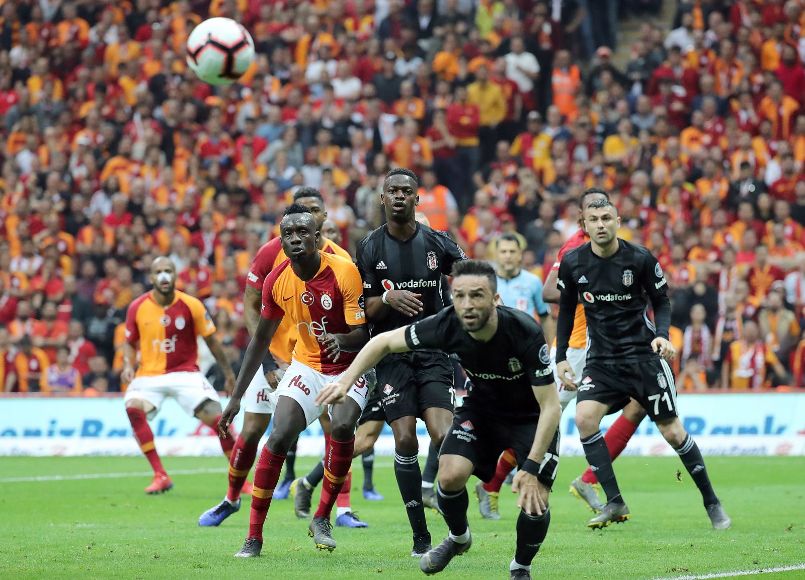 Galatasaray liderliği aldı GS 2 - 0 BJK