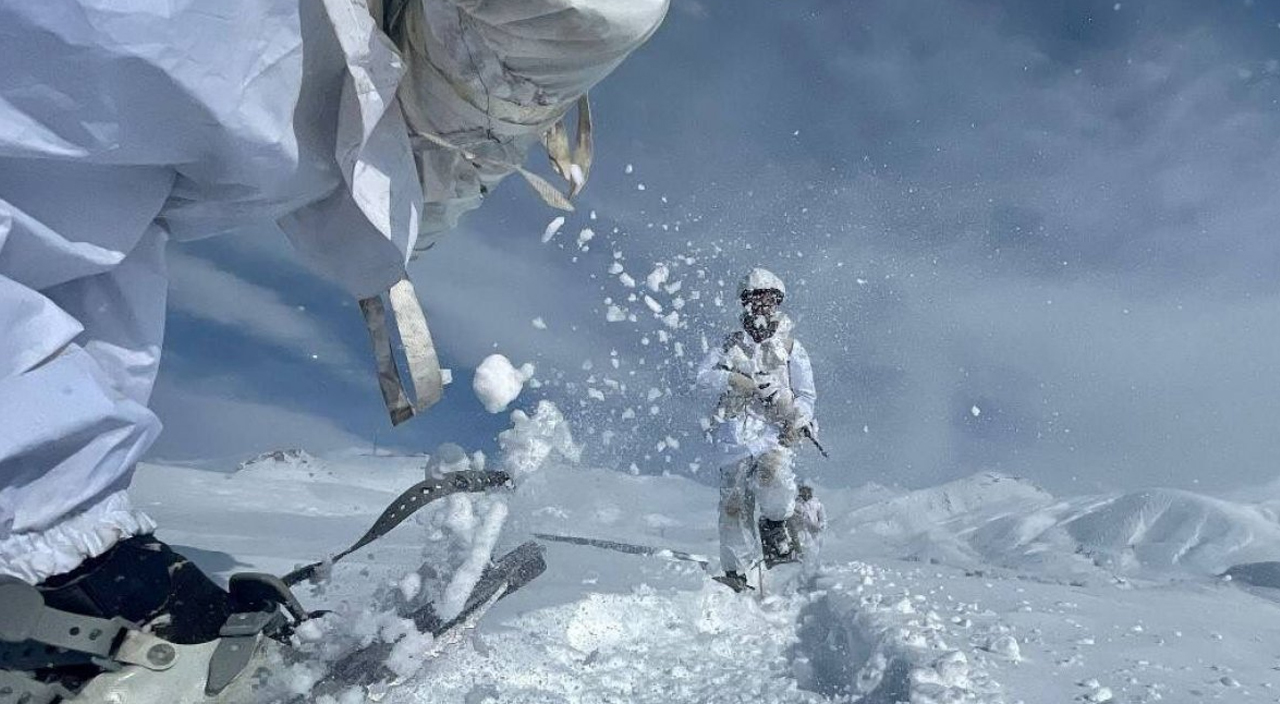 MSB paylaştı... Karlı zirvelerde vatan nöbeti