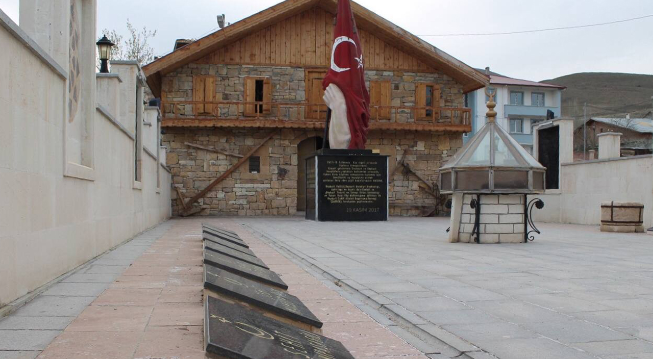 Bu anıtın hikayesini duyanlar gözyaşlarına boğuluyor