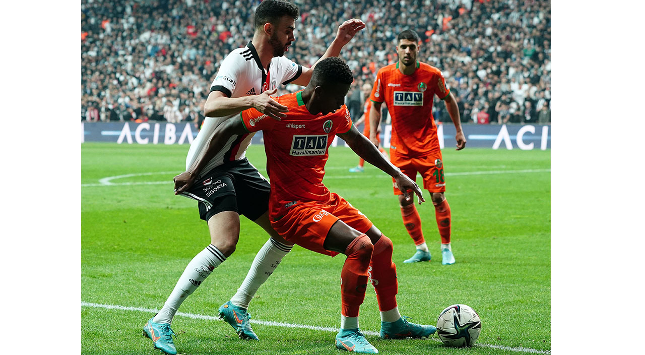 Kartal 4 maç sonra kazandı! Beşiktaş: 4 - Alanyaspor: 1