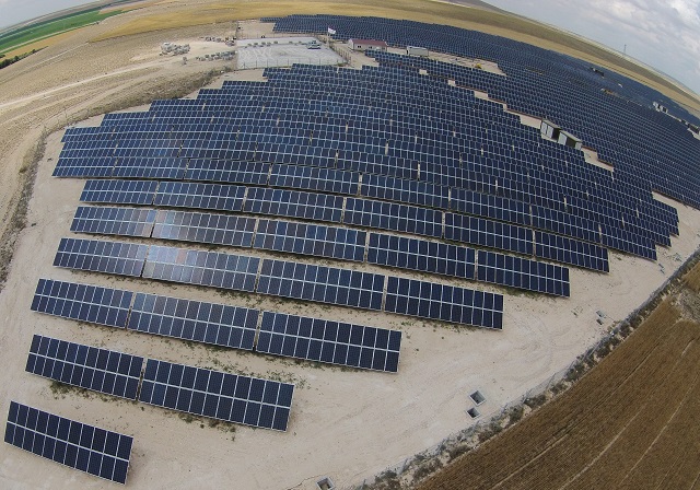 Türkiye'nin en büyük güneş santrali yarın açılıyor Türkiye'nin en büyük güneş santrali yarın açılıyor