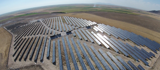 Türkiye'nin en büyük güneş santrali yarın açılıyor Türkiye'nin en büyük güneş santrali yarın açılıyor