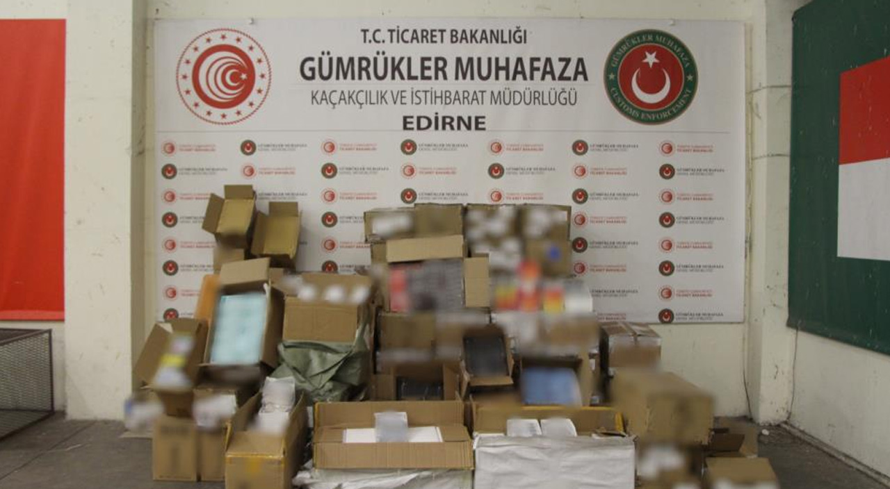 Gümrükte ele geçirildi: Piyasa değeri 10 milyon lira GPS’den gözlüğe… Gümrükte ele geçirildi: Piyasa değeri 10 milyon lira GPS’den gözlüğe…