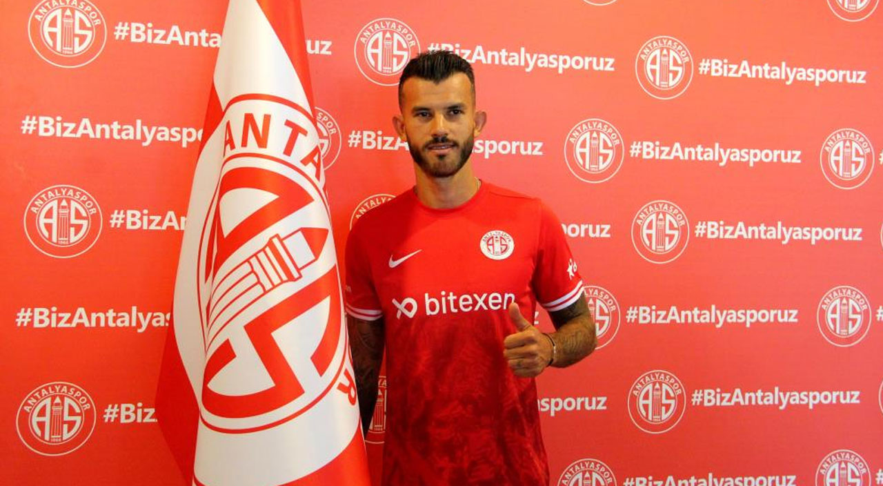 Ruud Boffin, Fernando, Güray Vural... Antalyaspor'dan 3'ü 1 arada imza töreni Ruud Boffin, Fernando, Güray Vural... Antalyaspor'dan 3'ü 1 arada imza töreni
