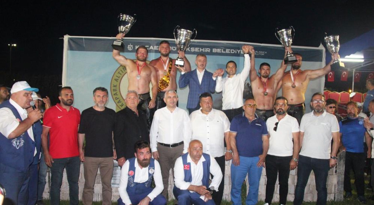Başpehlivanlığı Nedim Güler'e kaybeden İsmail Balaban'dan şaşırtan karar