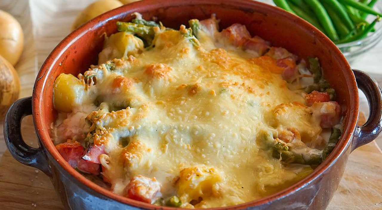 Yedikçe yemek isteyeceksiniz: Kremalı mantarlı tavuk güveç hem pratik hem lezzetli