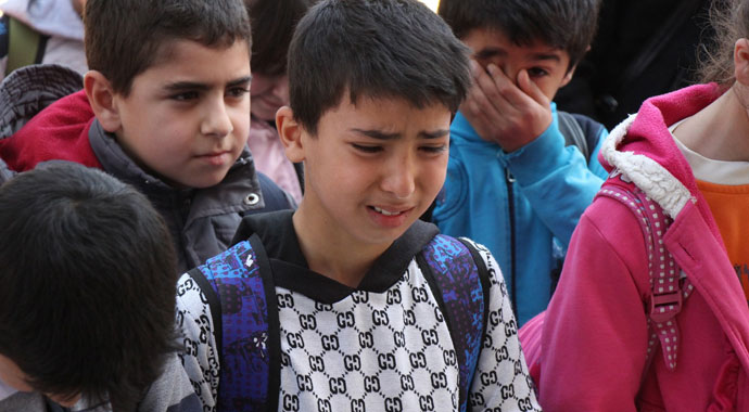 Öğretmenlerinin ölüm haberini alan öğrenciler gözyaşlarına boğuldu