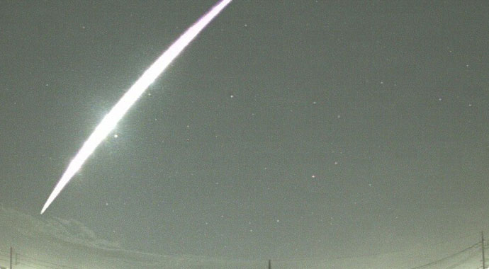 Ateş topuna dönen göktaşı gökyüzünü aydınlattı