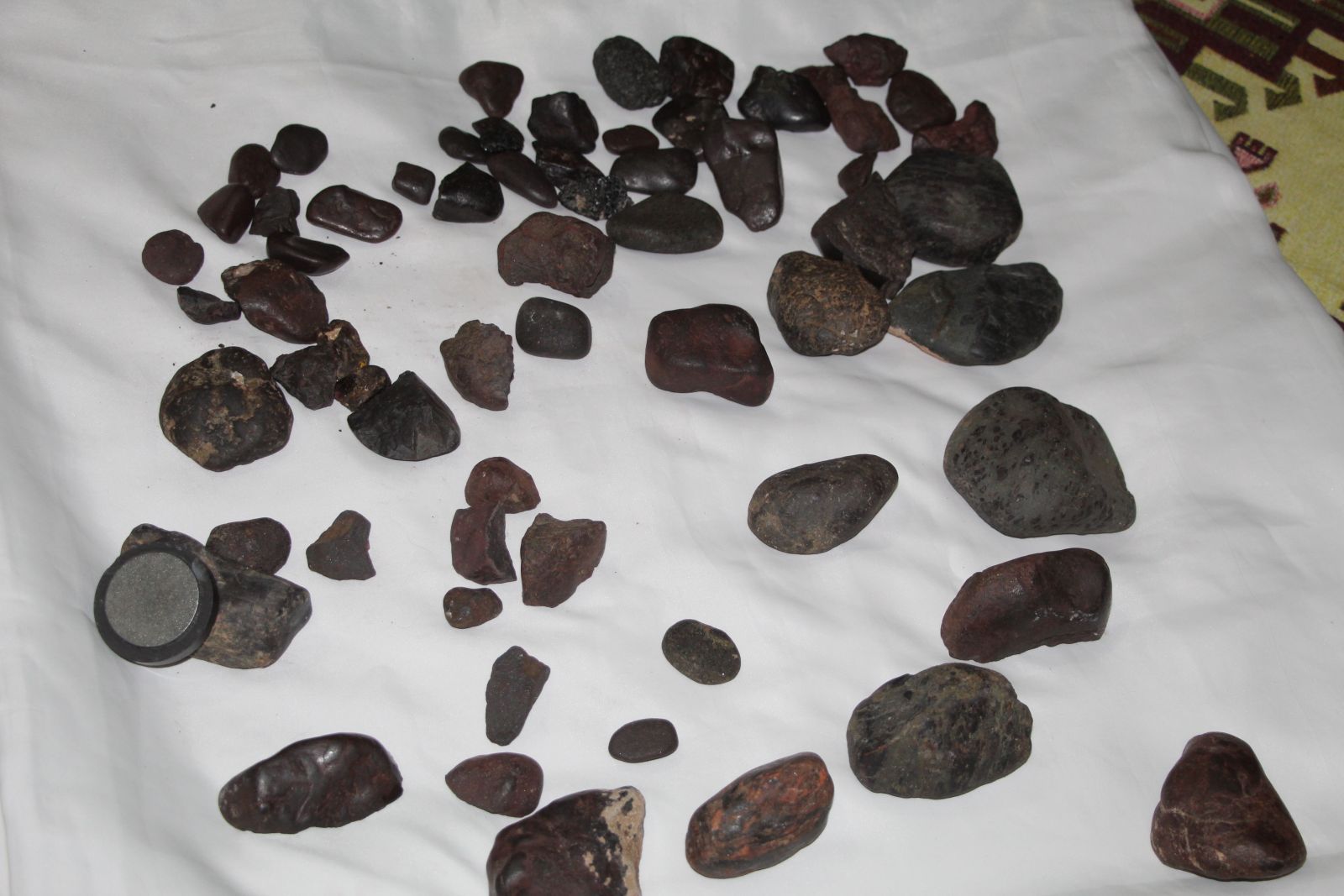 Gök taşı olduğunu iddia ettiği taşlar için biçtiği değer şoke etti!