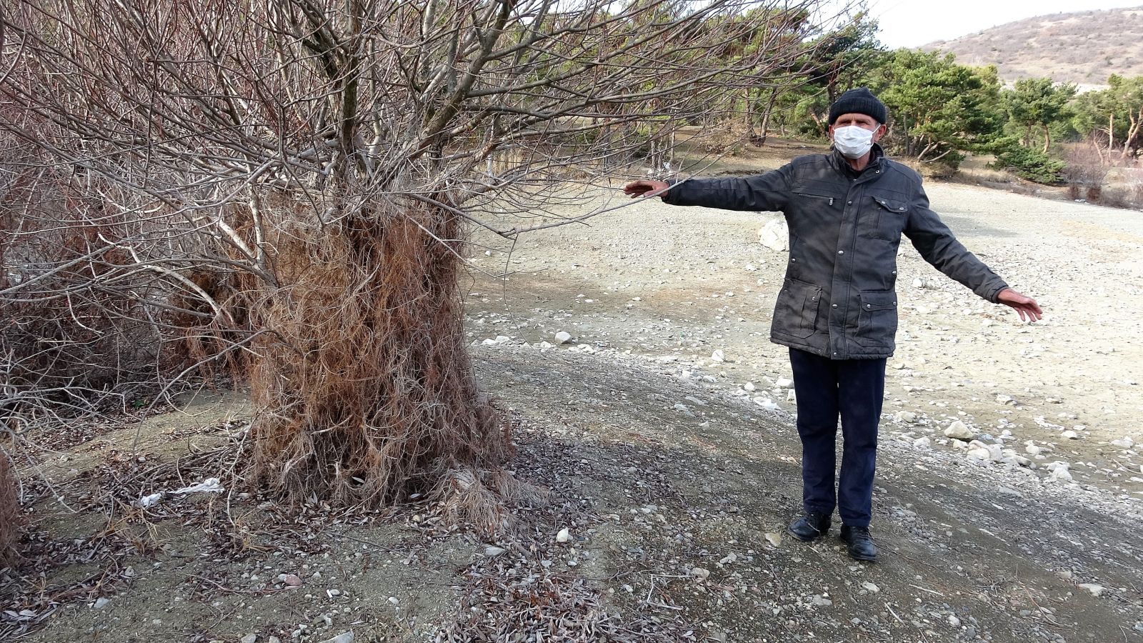 Kar eksik olmayan tepedeki gölet kurudu