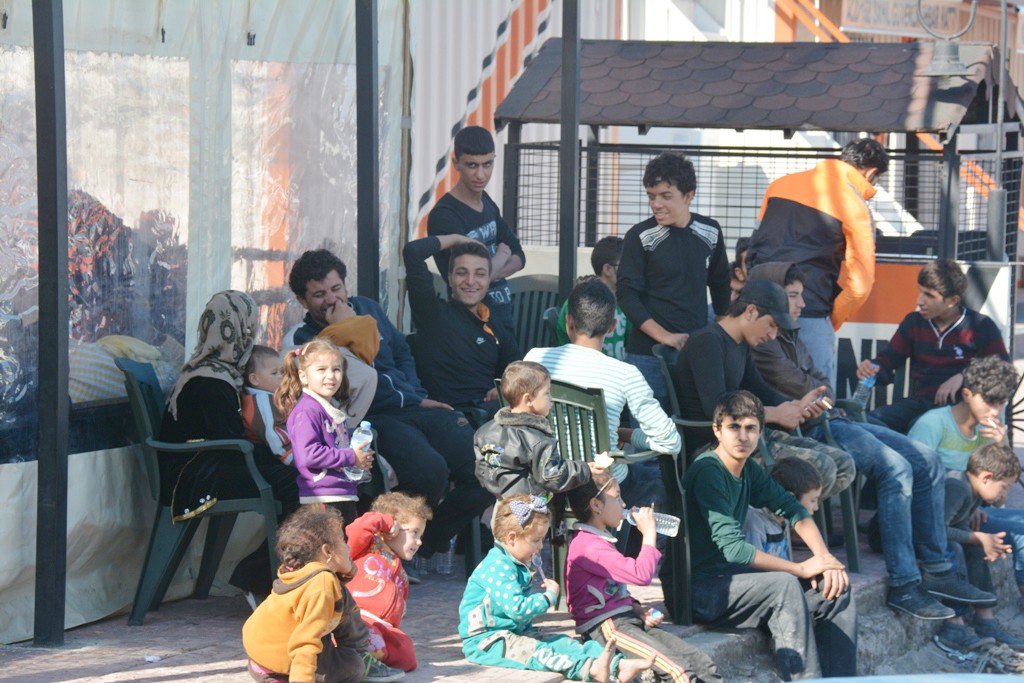 Dikili açıklarında 176 göçmen son anda kurtarıldı