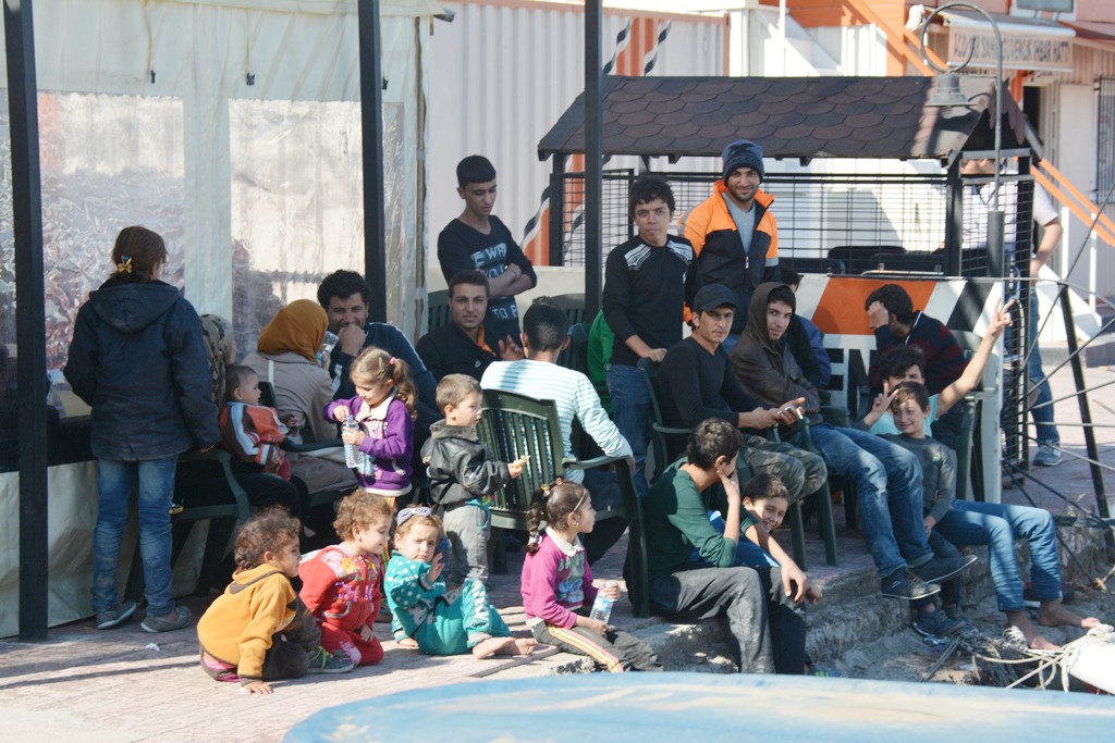 Dikili açıklarında 176 göçmen son anda kurtarıldı