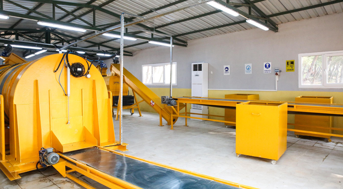 İzmir'de engelli vatandaşların çalışacağı gübre atölyesi açıldı