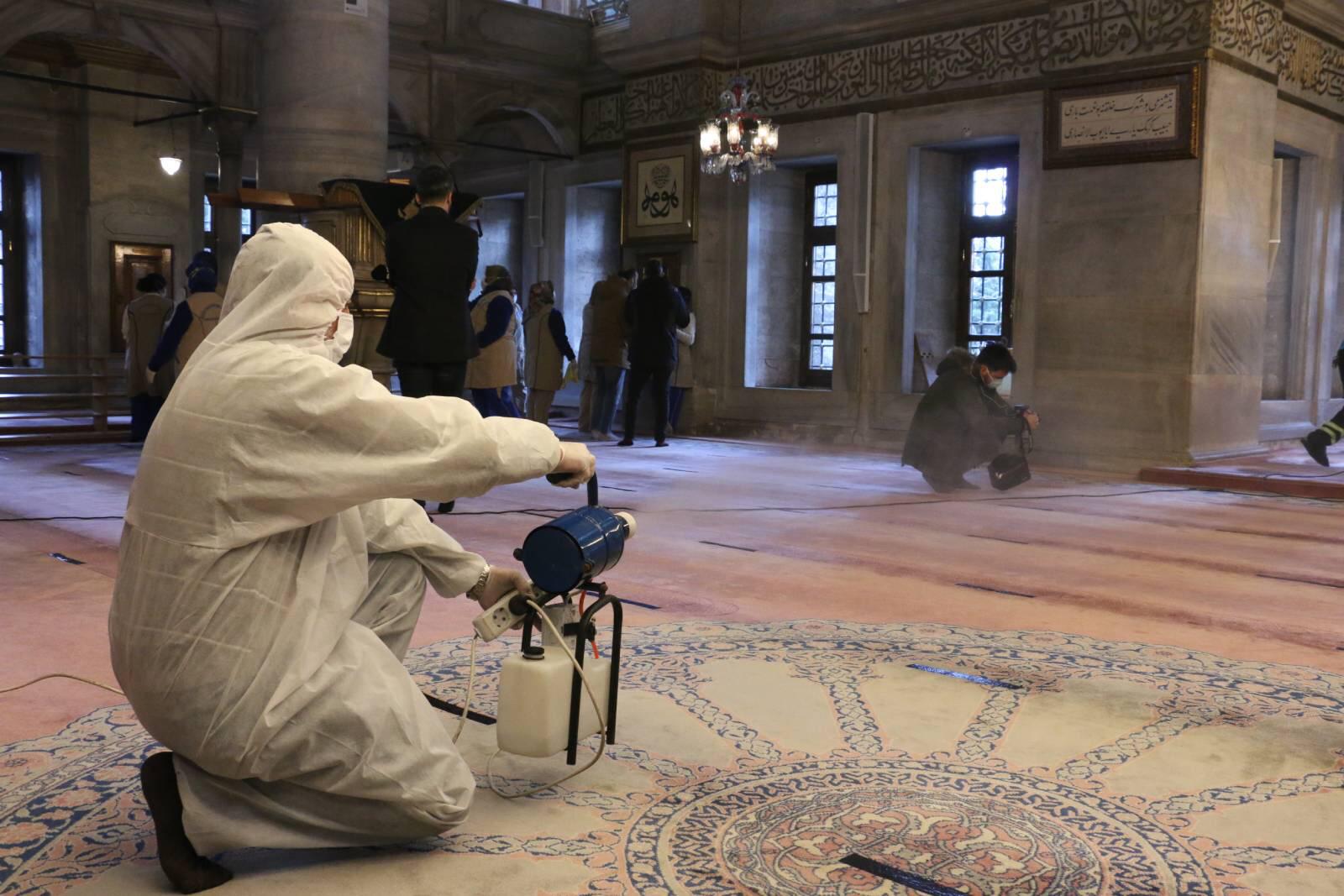 Eyüpsultan Camii, Ramazan öncesi gül suyuyla yıkandı