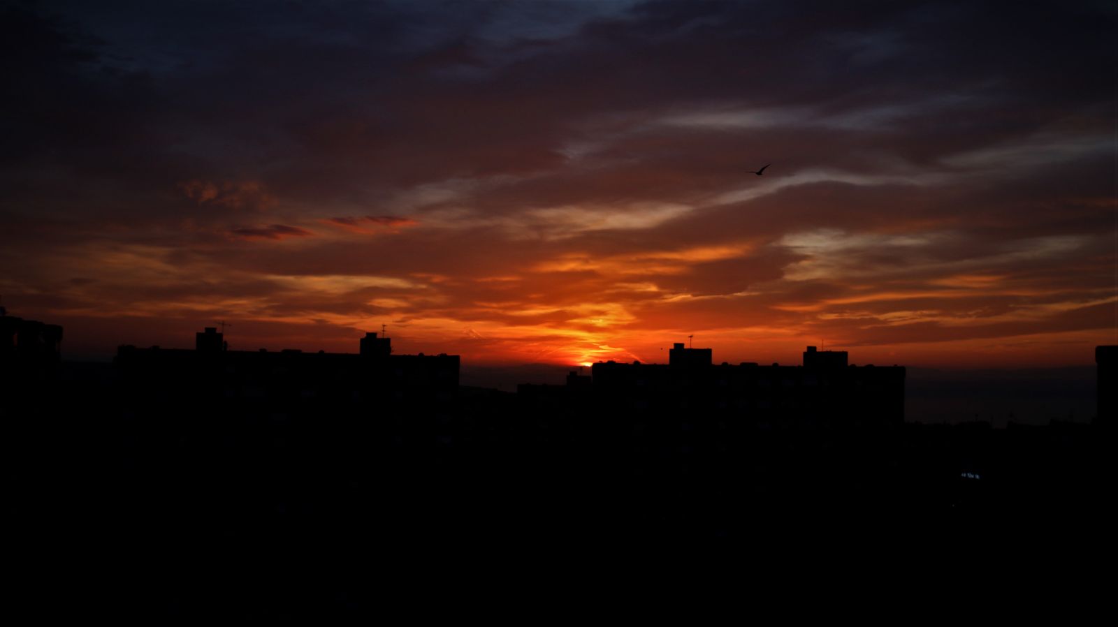 İstanbul'da kızıl gün doğumu hayran bıraktı