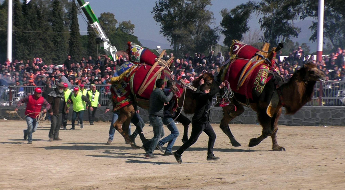 Hanımağa yine şaşırttı: 300 bin TL değerindeki altın takısı ile geldi