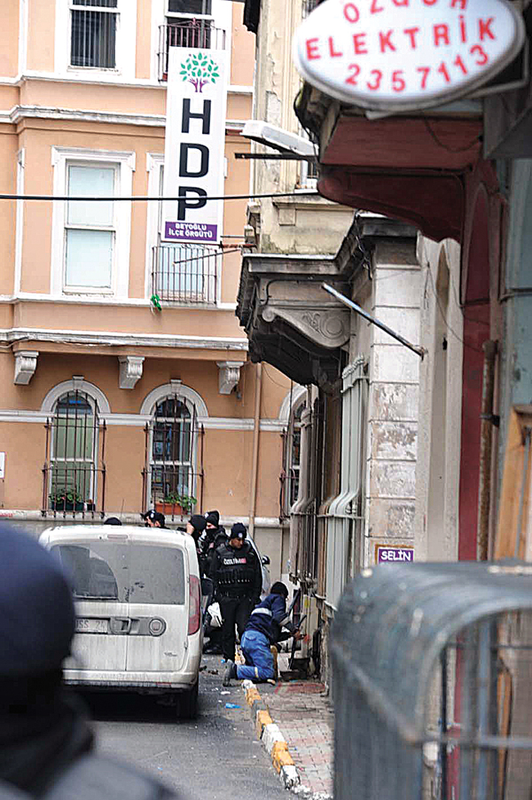 HDP'ye baskın, Beyoğlu teşkilatı “kaçak” çıktı!