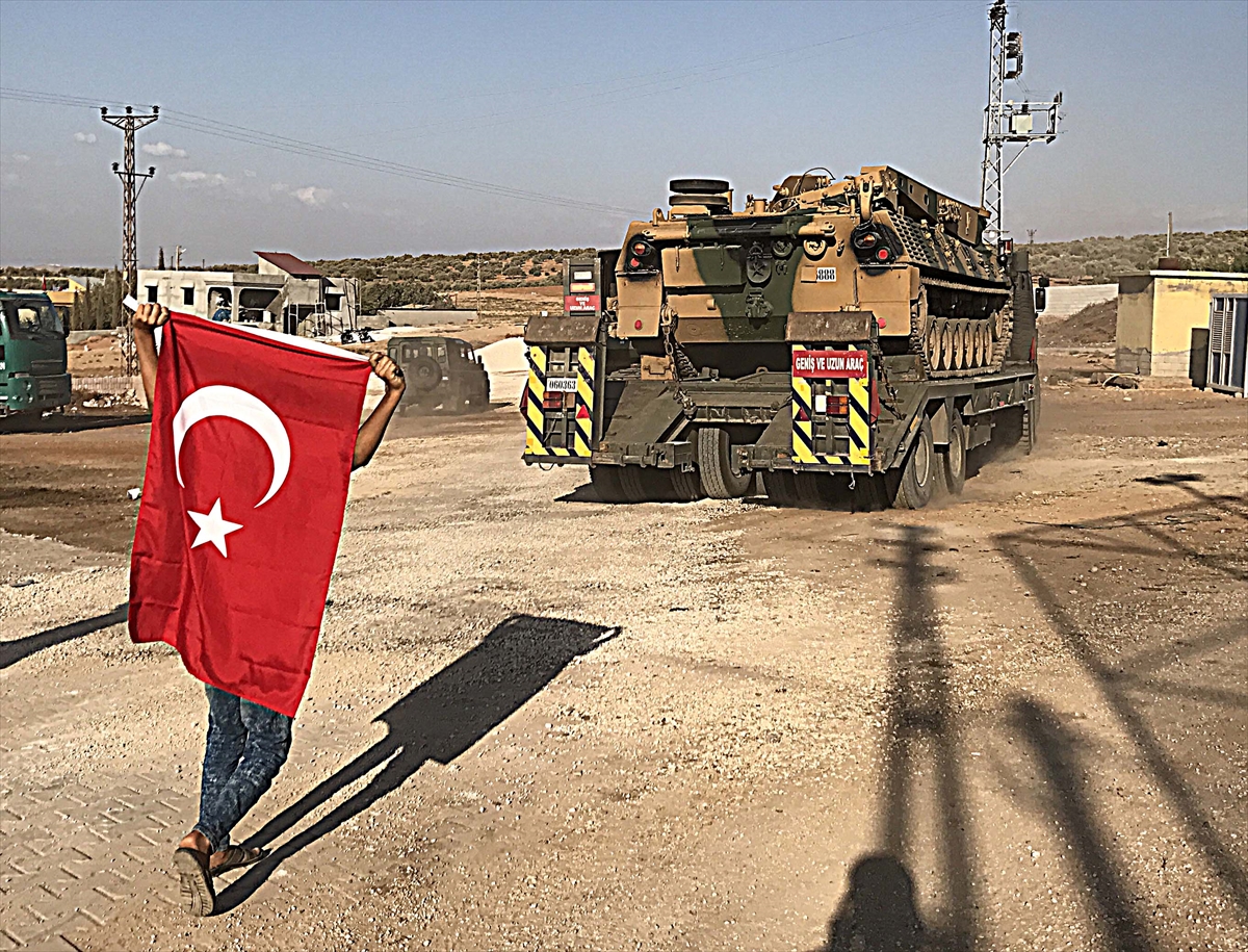 İdlib intikaline fırtına obüsü ve leopar tank kurtarıcı sevk edildi