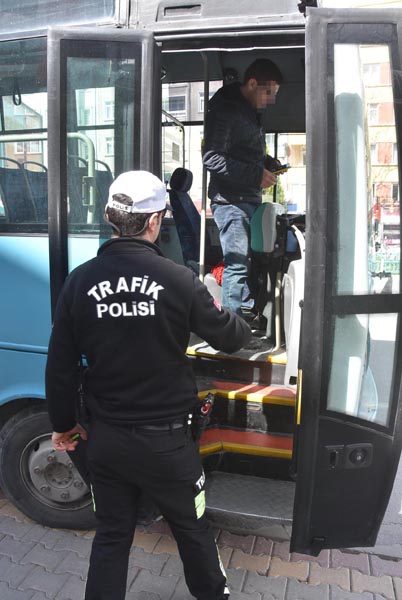 Halk otobüsünde büyük rezalet!