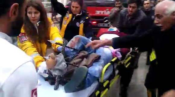 Dehşet! Balkona tırmanırken düştü, ayağına korkuluk demiri saplandı