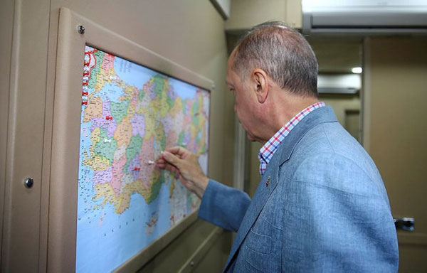 Cumhurbaşkanı Erdoğan gittiği yerleri işaretliyor